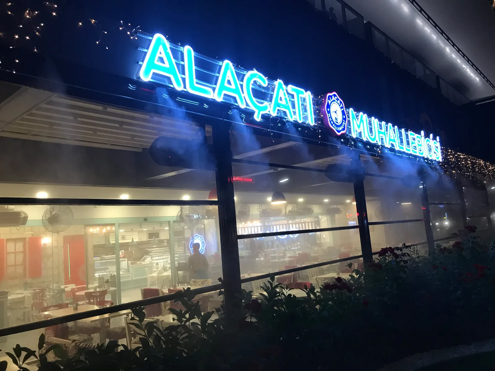 Система туманообразования на открытой площадке Alaçatı Muhallebicisi