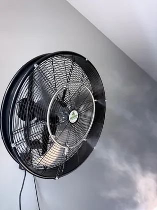 New Generation Industrial Type Fan - YSF-75-1 – angled wall-mounted misting application